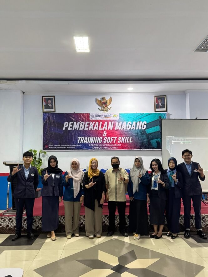 
					Suasana antusias terasa di Politeknik LP3i Makassar saat ratusan mahasiswa mengikuti kegiatan pembekalan bertajuk 