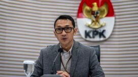 Juru Bicara KPK Budi Prasetyo menyampaikan keterangan terkait kasus dugaan korupsi PT Bank Rakyat Indonesia (BRI) (Persero) di Gedung Merah Putih KPK, Jakarta, Kamis (26/6/2025).