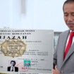 Jokowi menegaskan siap menunjukkan ijazah aslinya.