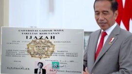 Jokowi menegaskan siap menunjukkan ijazah aslinya.