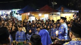 Wali Kota Parepare, Tasming Hamid menyerahkan Surat Keputusan (SK) pengangkatan kepada 1.074 Pegawai Pemerintah dengan Perjanjian Kerja (PPPK) dalam sebuah prosesi pelantikan yang penuh semangat di Anjungan Cempae, Kecamatan Soreang, Rabu malam, 30 Juli 2025.