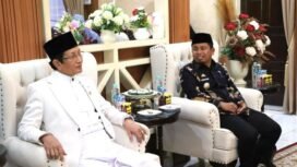 KUNJUNGAN MENAG RI - Wali Kota Parepare, Tasming Hamid, menyambut kedatangan Menteri Agama Republik Indonesia, Prof. Dr. H. Nazaruddin Umar, di Kota Parepare, Jumat (25/7/2025). 